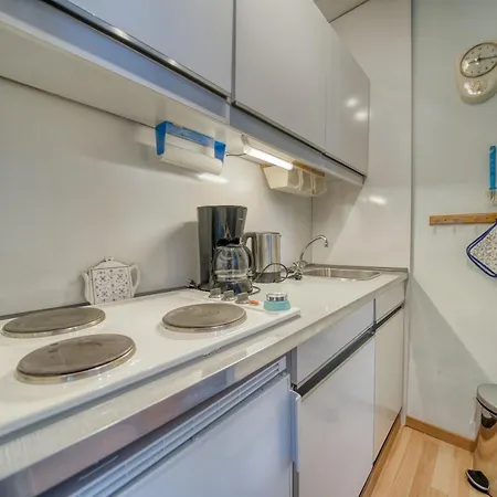 - Haus B, App 0b0910 דירה